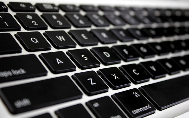 黑色的键盘图片下载