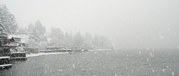 夜之湖图片下载