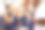 高中男子篮球队队员与教练谈话图片下载