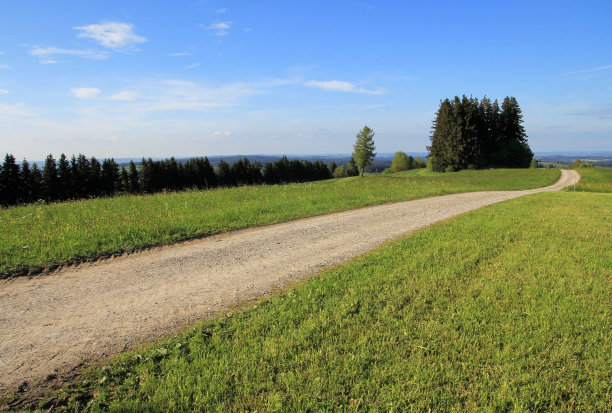 乡村的小路上图片下载