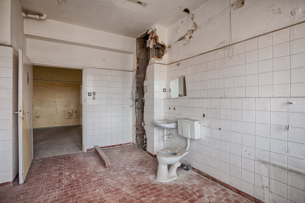 旧的、废弃的、被遗忘的建筑图片下载