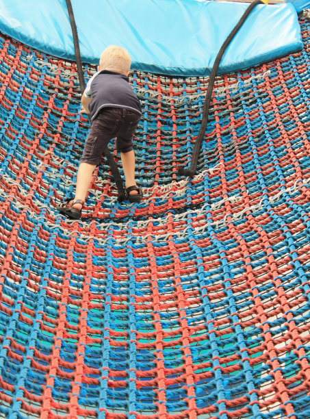 小男孩爬网图片下载