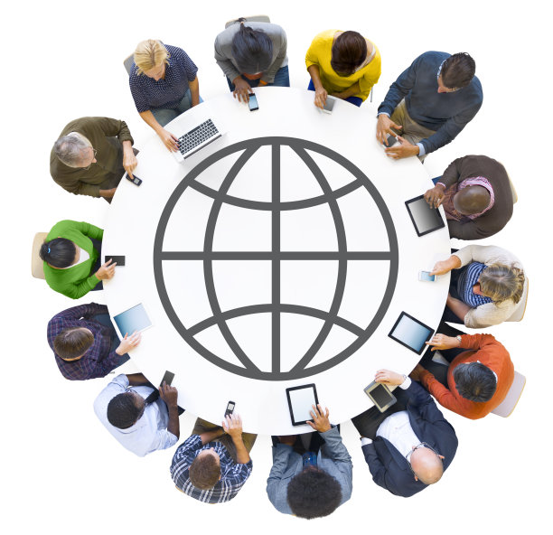 使用全球符号数字设备的一组人图片下载