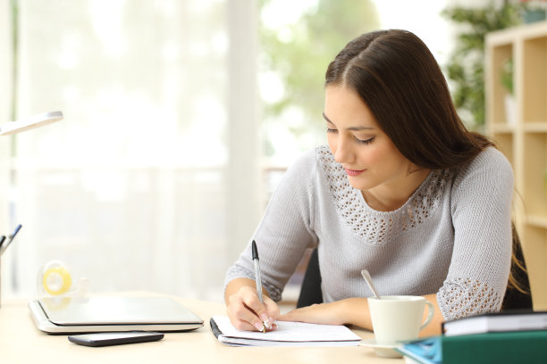 学生学习记笔记图片下载