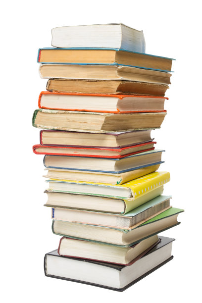 一堆彩色的书孤立在白色的背景上。回图片下载