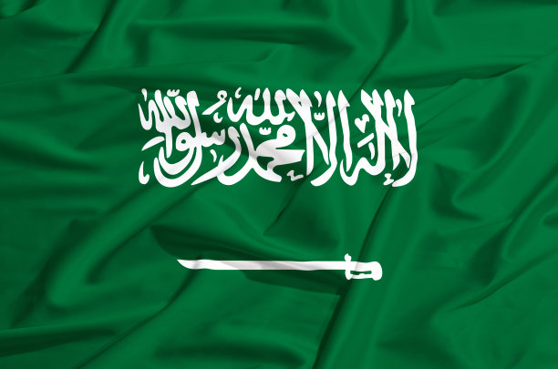 一面沙特阿拉伯国旗在丝绸窗帘上飘扬图片下载