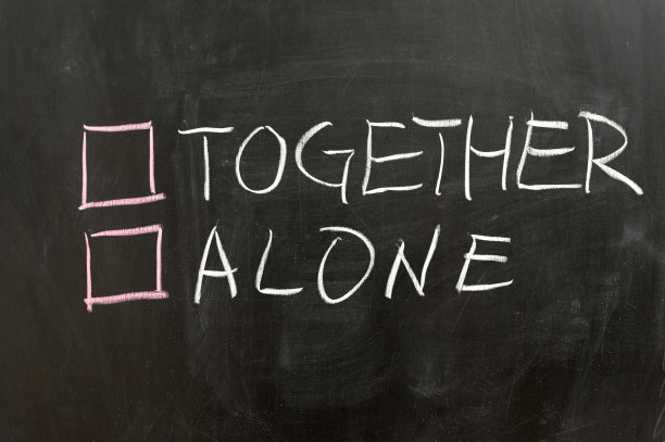 在一起或独自一人图片下载