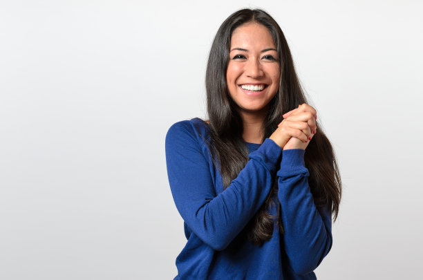 兴奋的年轻女子素材图片