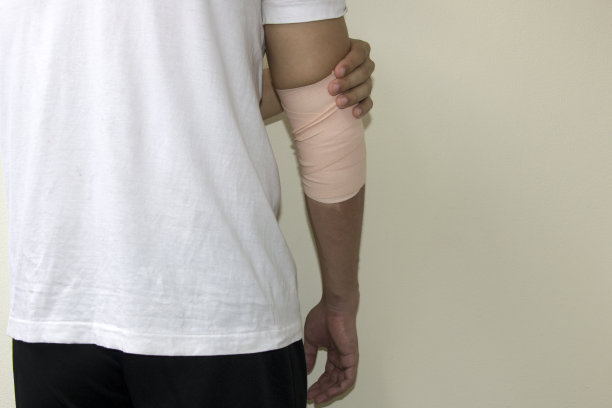 肘部受伤图片下载