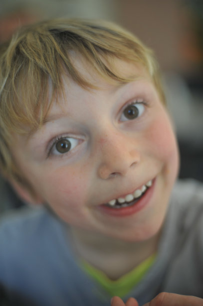 小男孩肖像图片下载