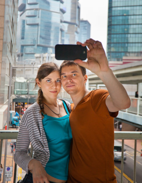 一对情侣在香港旅行时被拍到一起。图片下载