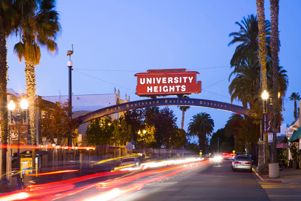 大学的高度图片下载