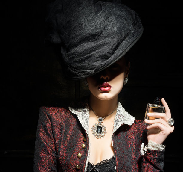 有香水的漂亮女士图片下载