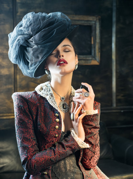 有香水的漂亮女士图片下载