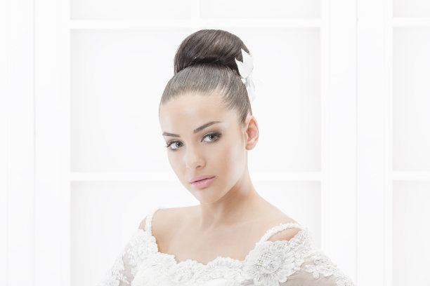 穿着婚纱的女人。图片下载