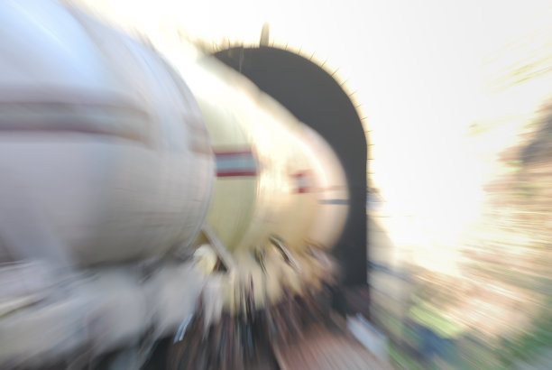 集装箱列车进入2号隧道图片下载