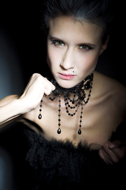 时尚女人的肖像。图片下载