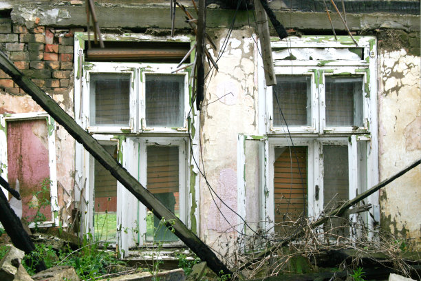 毁坏的房子图片下载