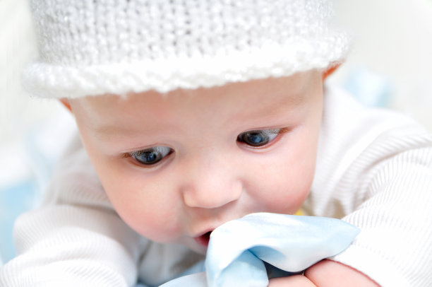 好奇的宝宝图片下载