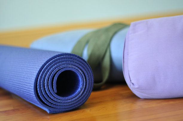 采购产品瑜伽垫，带子和枕头图片下载