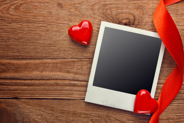 空白即时照片和小红心带丝带图片下载