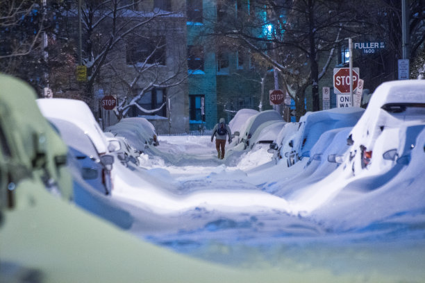 2016年冬季风暴乔纳斯期间的华盛顿特区街道图片下载