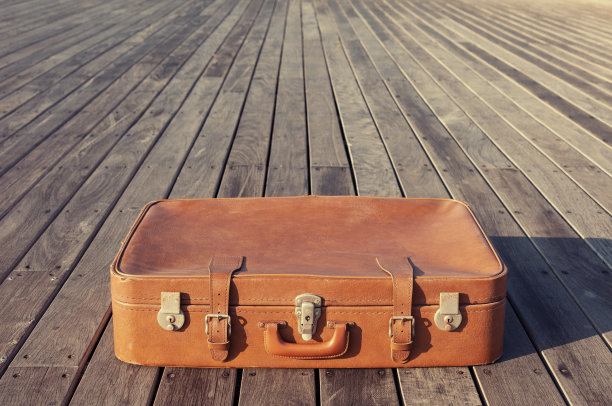 老旧的行李箱图片下载