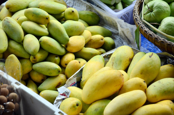 湄公河水上市场的芒果水果店图片下载