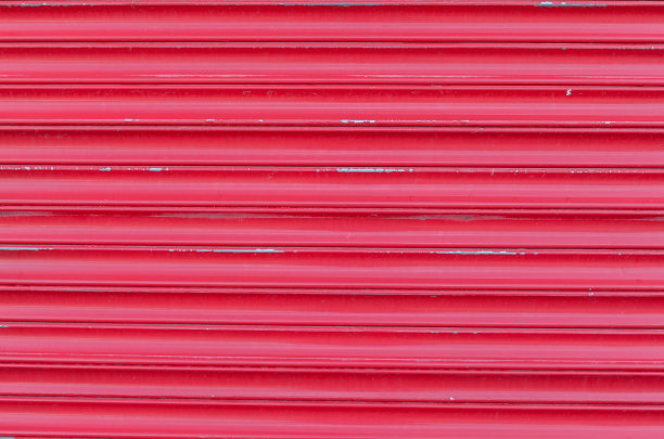 海边久经风雨的红色百叶窗图片下载