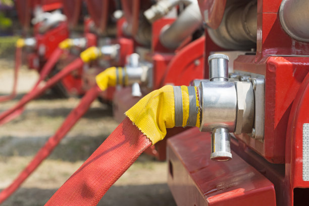 带消防车的消防水带素材图片