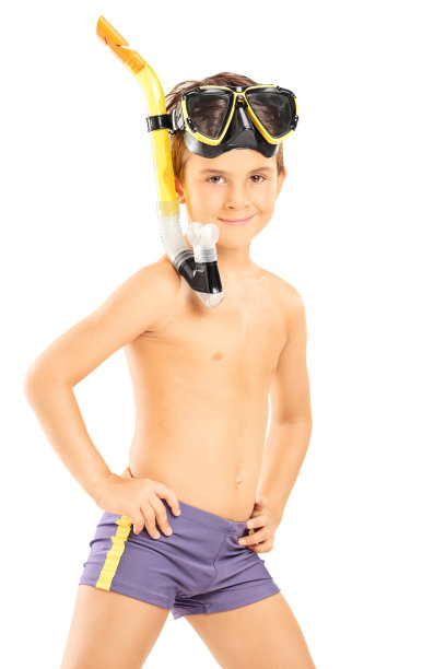 戴着潜水面罩的小男孩图片下载