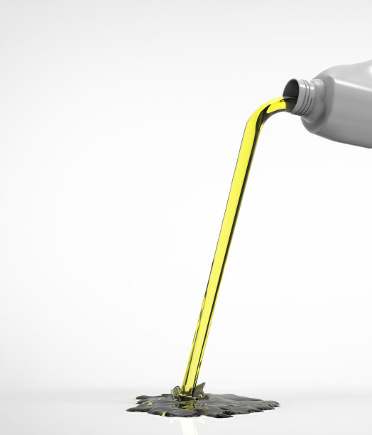 在白色背景上流出机油图片下载