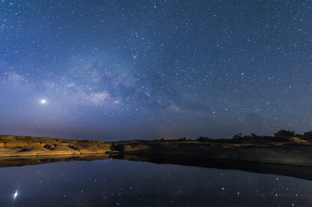 繁星满天的夜空图片下载