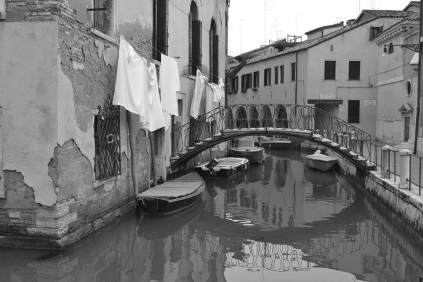 美丽的威尼斯运河，黑白相间图片下载