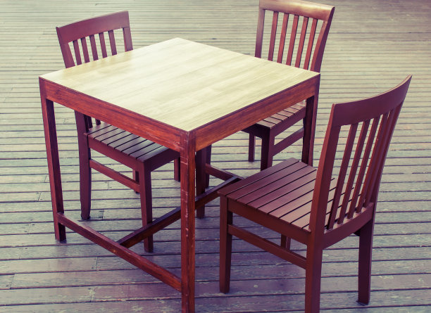 木制的桌子椅子图片下载