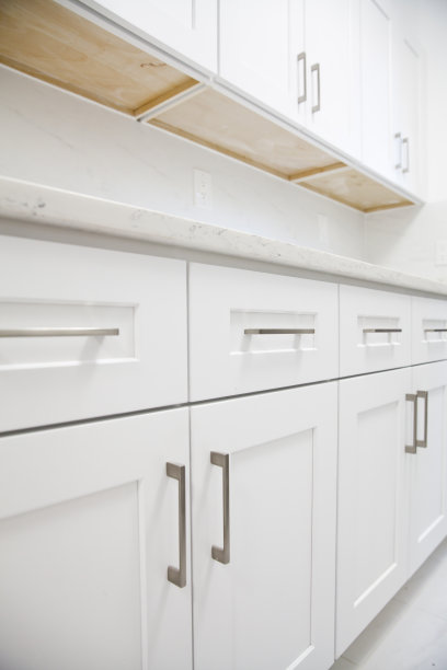 白色的橱柜图片下载