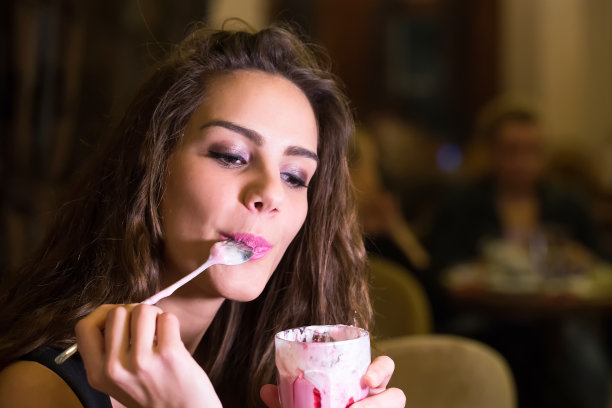 一个美丽女人的肖像图片下载