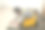 家居装修，工人铺瓷砖图片下载