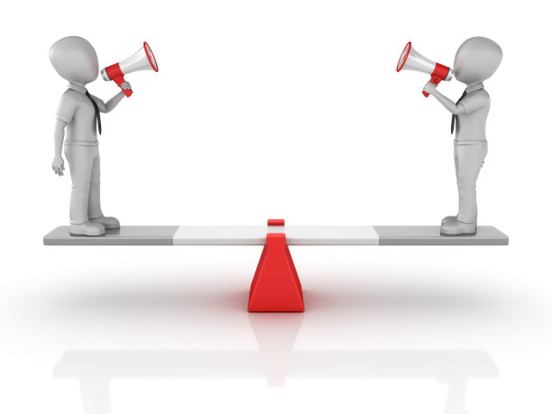 商业人物与扩音器平衡在跷跷板上图片下载