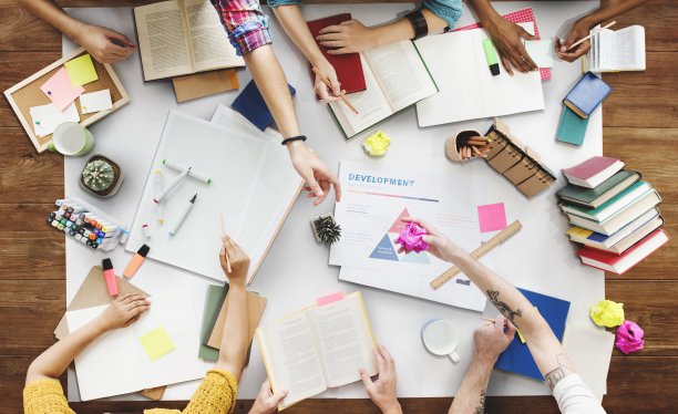 头脑风暴小组的人工作理念图片下载