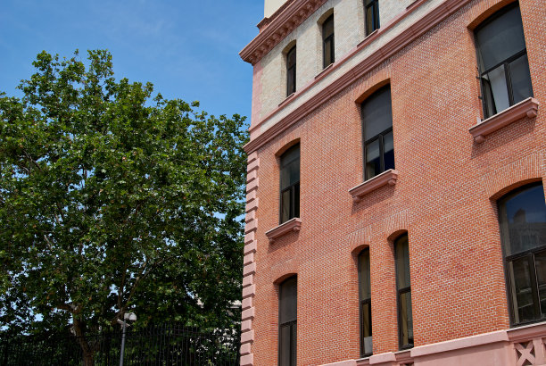 马德里城市边缘的建筑物图片下载