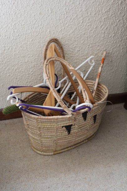 等待使用的衣架图片下载