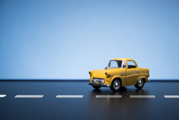 黄色五十年代玩具车模型素材图片