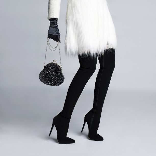 修长的女性腿在靴子长袜图片下载