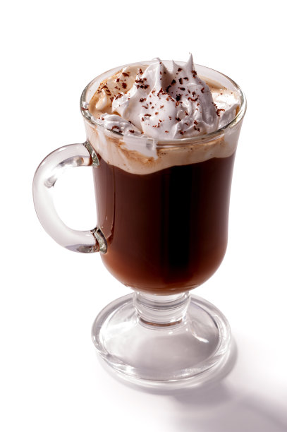 一杯孤立在白色背景上的维也纳咖啡图片下载