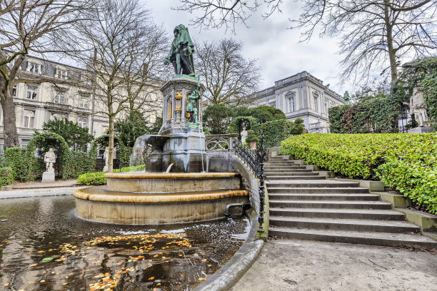 位于布鲁塞尔的埃格蒙特和霍恩斯伯爵喷泉图片下载