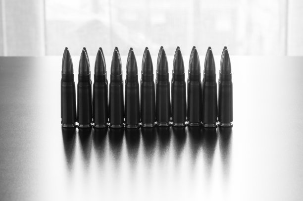 卡拉什尼科夫冲锋枪两发子弹。图片下载