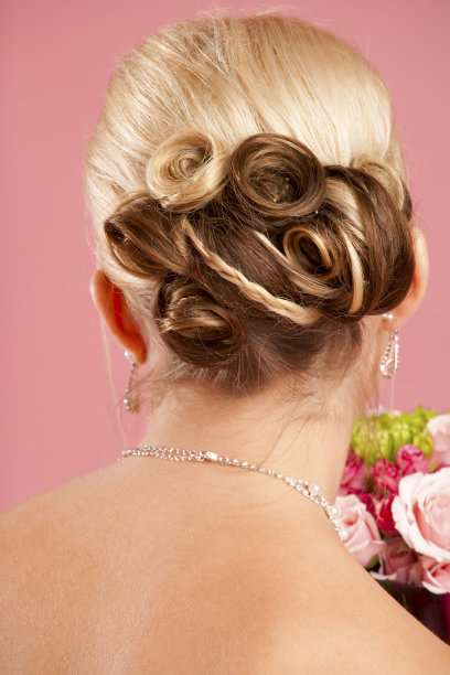 后视图的新娘发髻图片下载