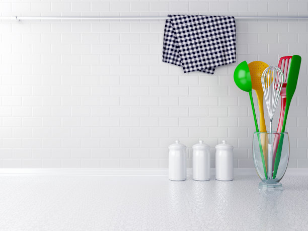 彩色餐具。素材图片