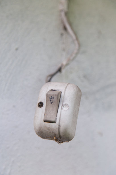 旧墙上的旧蜂鸣器图片下载